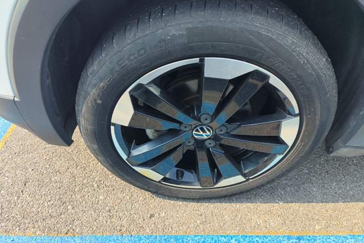 Used Volkswagen Tacqua 2023 200TSI DSG Joy-Connect Edition Left Front Wheel Hub