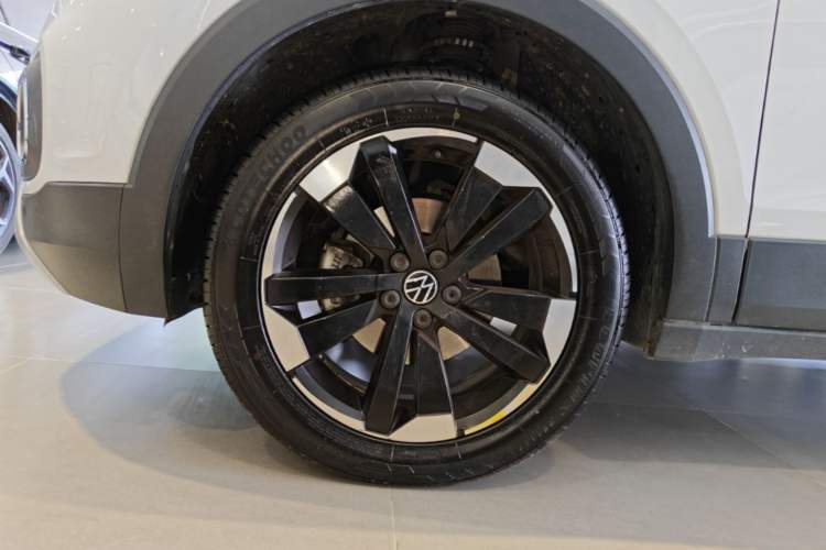 Used Volkswagen Tacqua 2023 200TSI DSG Joy-Connect Edition Left Front Wheel Hub