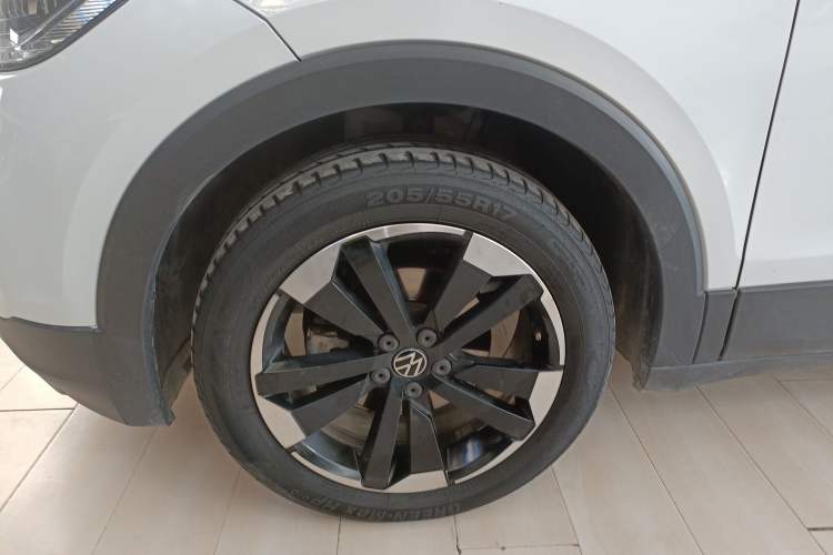 Used Volkswagen Tacqua 2023 200TSI DSG Joy-Connect Edition Left Front Wheel Hub