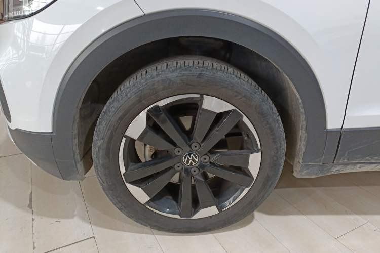Used Volkswagen Tacqua 2023 200TSI DSG Joy-Connect Edition Left Front Wheel Hub