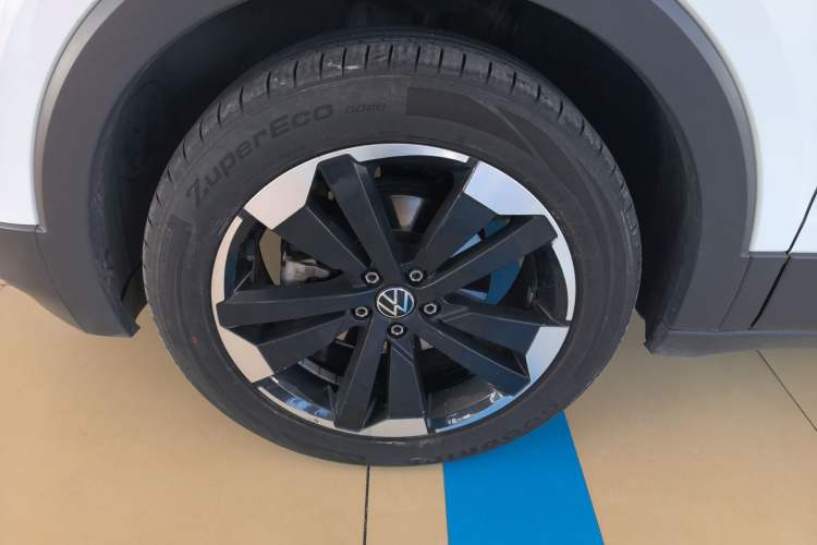 Used Volkswagen Tacqua 2023 200TSI DSG Joy-Connect Edition Left Front Wheel Hub