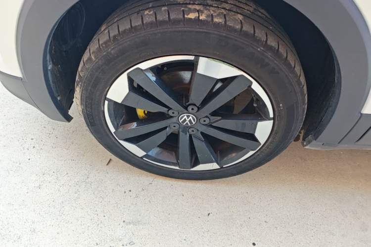 Used Volkswagen Tacqua 2023 200TSI DSG Joy-Connect Edition Left Front Wheel Hub