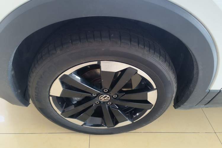 Used Volkswagen Tacqua 2023 200TSI DSG Joy-Connect Edition Left Front Wheel Hub