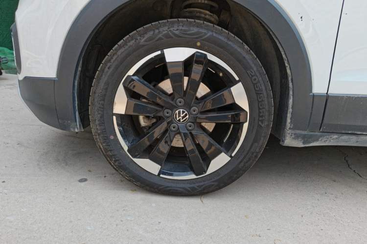 Used Volkswagen Tacqua 2023 200TSI DSG Joy-Connect Edition Left Front Wheel Hub