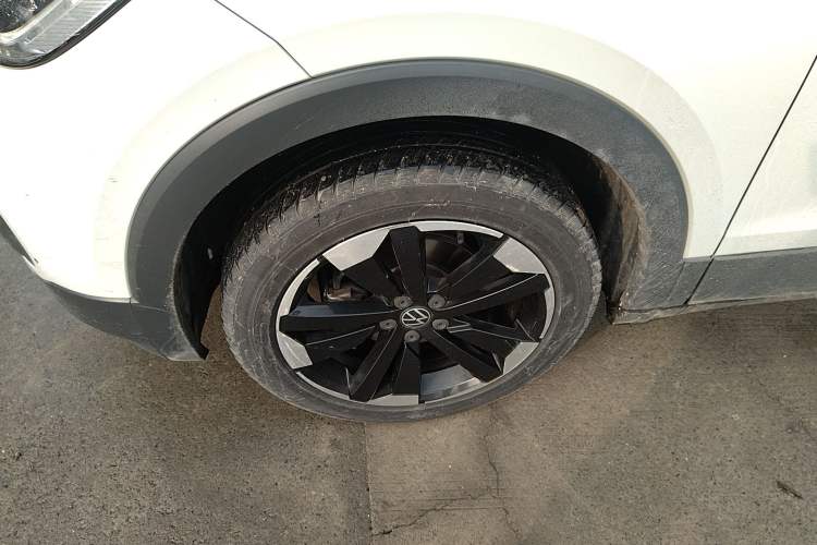 Used Volkswagen Tacqua 2023 200TSI DSG Joy-Connect Edition Left Front Wheel Hub