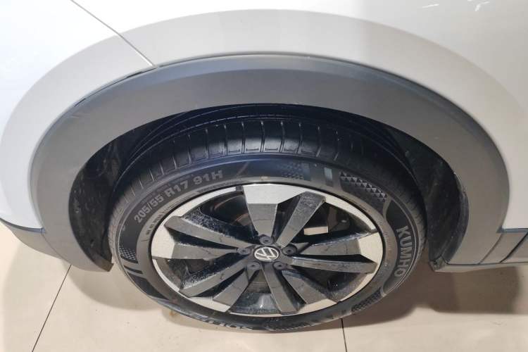 Used Volkswagen Tacqua 2023 200TSI DSG Joy-Connect Edition Left Front Wheel Hub