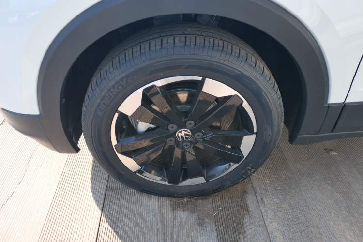 Used Volkswagen Tacqua 2023 200TSI DSG Joy-Connect Edition Left Front Wheel Hub