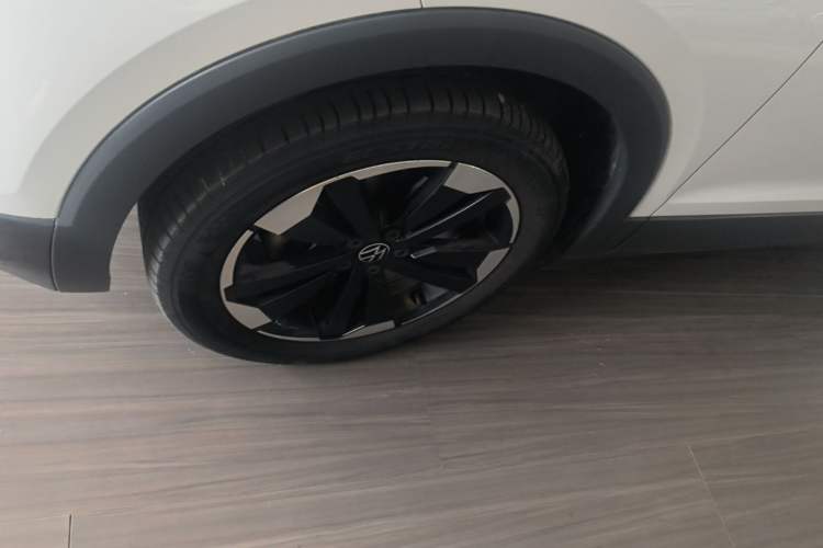 Used Volkswagen Tacqua 2023 200TSI DSG Joy-Connect Edition Left Front Wheel Hub