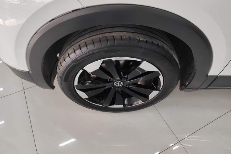 Used Volkswagen Tacqua 2023 200TSI DSG Joy-Connect Edition Left Front Wheel Hub