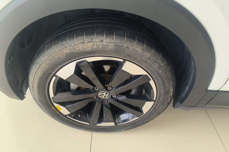 Used Volkswagen Tacqua 2023 200TSI DSG Joy-Connect Edition Left Front Wheel Hub