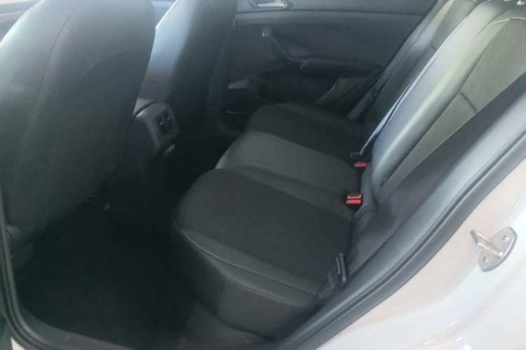 Used Volkswagen Tacqua 2023 200TSI DSG Joy-Connect Edition Left Rear Seat