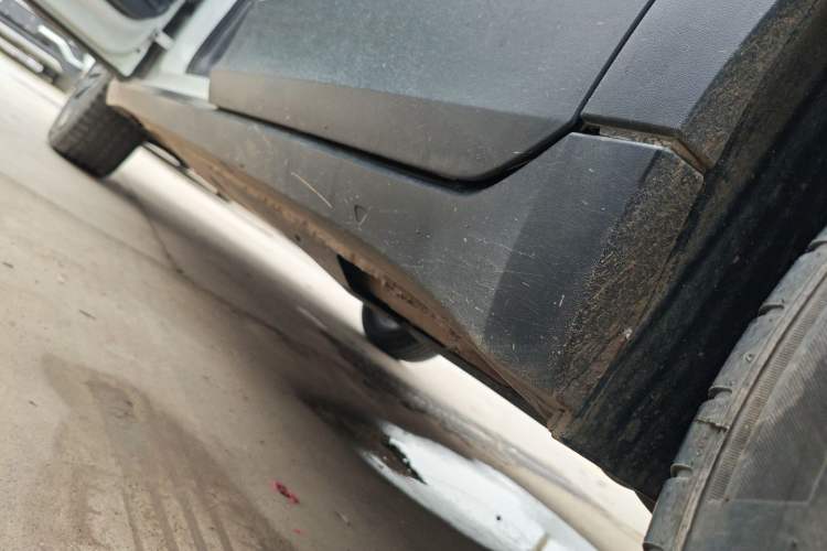 Used Volkswagen Tacqua 2023 200TSI DSG Joy-Connect Edition Left Side Sill