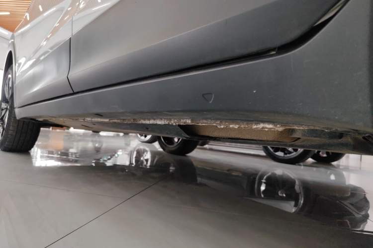 Used Volkswagen Tacqua 2023 200TSI DSG Joy-Connect Edition Left Side Sill