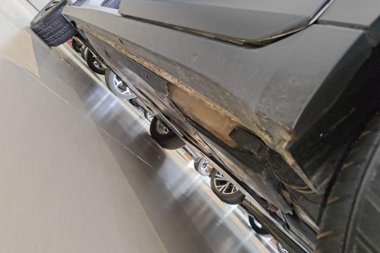 Used Volkswagen Tacqua 2023 200TSI DSG Joy-Connect Edition Left Side Sill