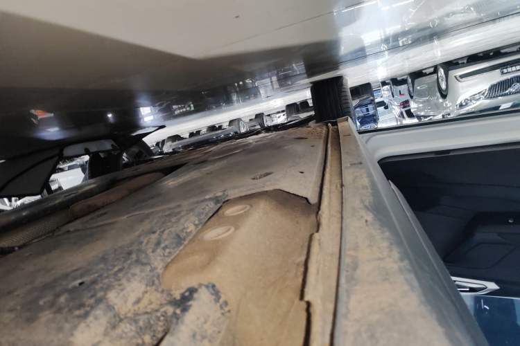 Used Volkswagen Tacqua 2023 200TSI DSG Joy-Connect Edition Left Side Sill