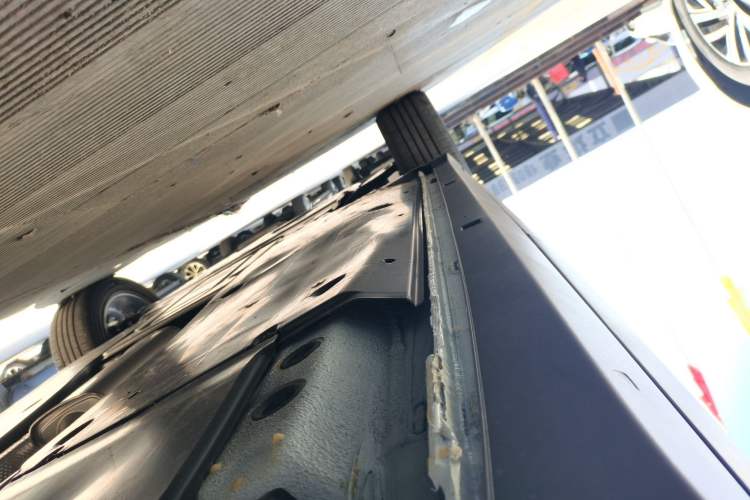 Used Volkswagen Tacqua 2023 200TSI DSG Joy-Connect Edition Left Side Sill