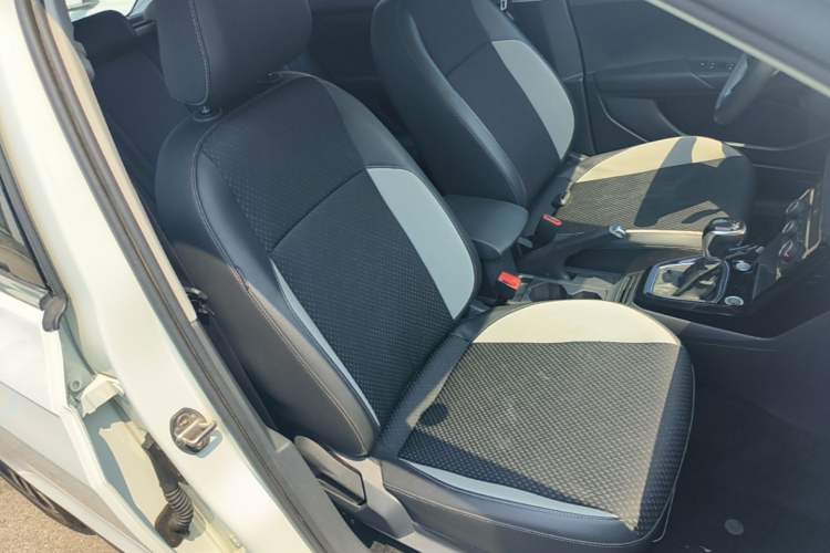 Used Volkswagen Tacqua 2023 200TSI DSG Joy-Connect Edition Right Front Seat