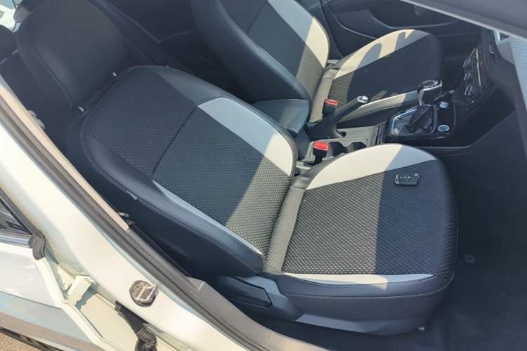 Used Volkswagen Tacqua 2023 200TSI DSG Joy-Connect Edition Right Front Seat