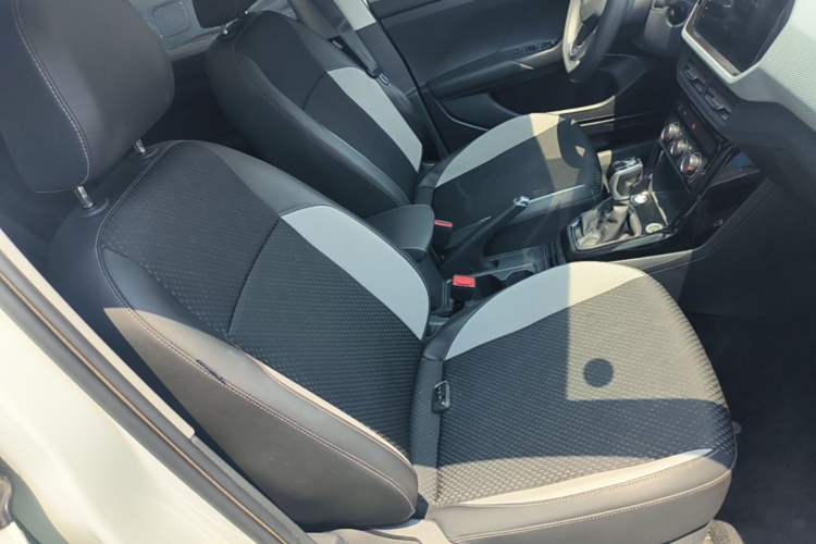 Used Volkswagen Tacqua 2023 200TSI DSG Joy-Connect Edition Right Front Seat