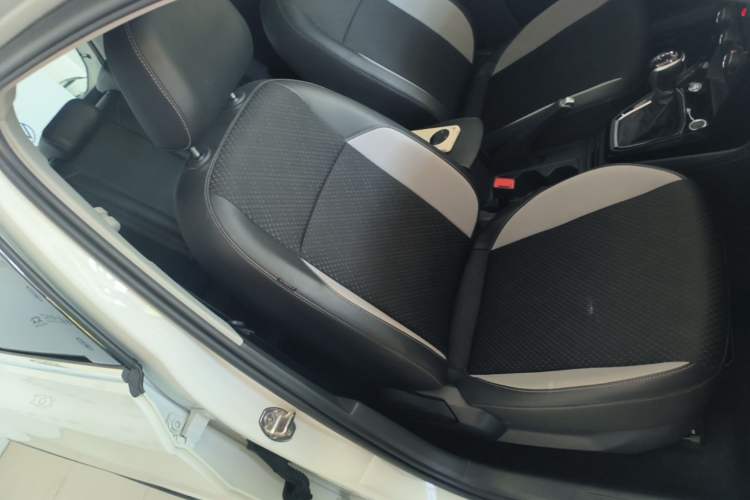 Used Volkswagen Tacqua 2023 200TSI DSG Joy-Connect Edition Right Front Seat