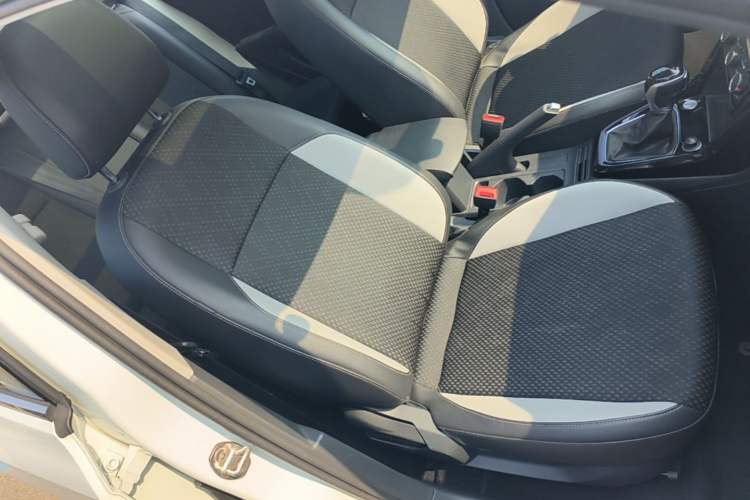 Used Volkswagen Tacqua 2023 200TSI DSG Joy-Connect Edition Right Front Seat
