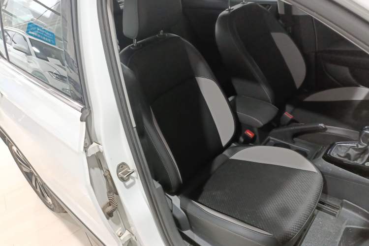 Used Volkswagen Tacqua 2023 200TSI DSG Joy-Connect Edition Right Front Seat