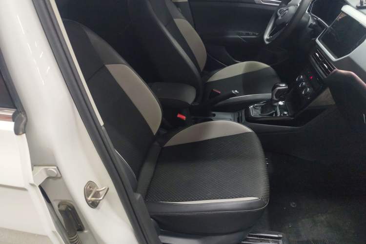 Used Volkswagen Tacqua 2023 200TSI DSG Joy-Connect Edition Right Front Seat