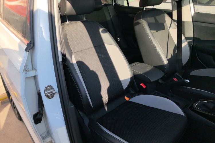 Used Volkswagen Tacqua 2023 200TSI DSG Joy-Connect Edition Right Front Seat