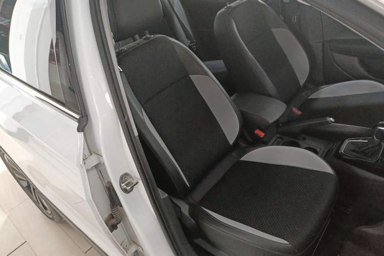 Used Volkswagen Tacqua 2023 200TSI DSG Joy-Connect Edition Right Front Seat
