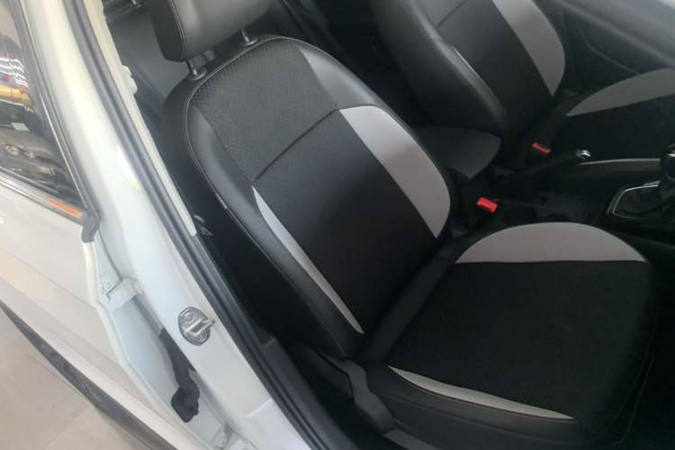 Used Volkswagen Tacqua 2023 200TSI DSG Joy-Connect Edition Right Front Seat
