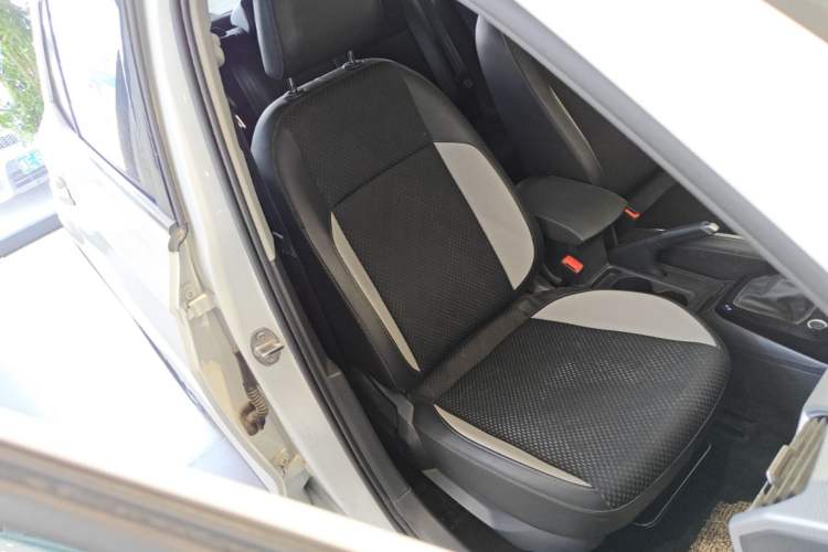 Used Volkswagen Tacqua 2023 200TSI DSG Joy-Connect Edition Right Front Seat