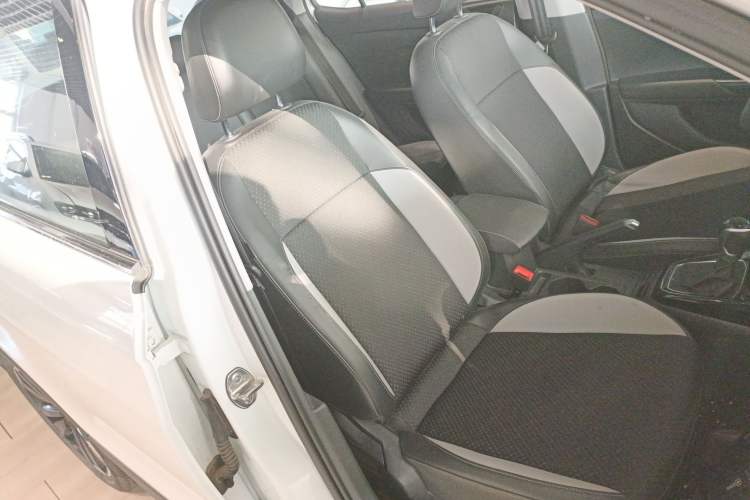 Used Volkswagen Tacqua 2023 200TSI DSG Joy-Connect Edition Right Front Seat