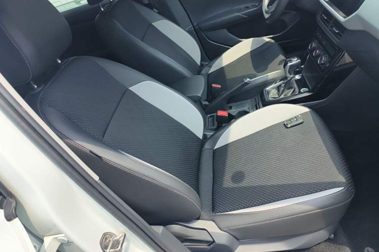 Used Volkswagen Tacqua 2023 200TSI DSG Joy-Connect Edition Right Front Seat