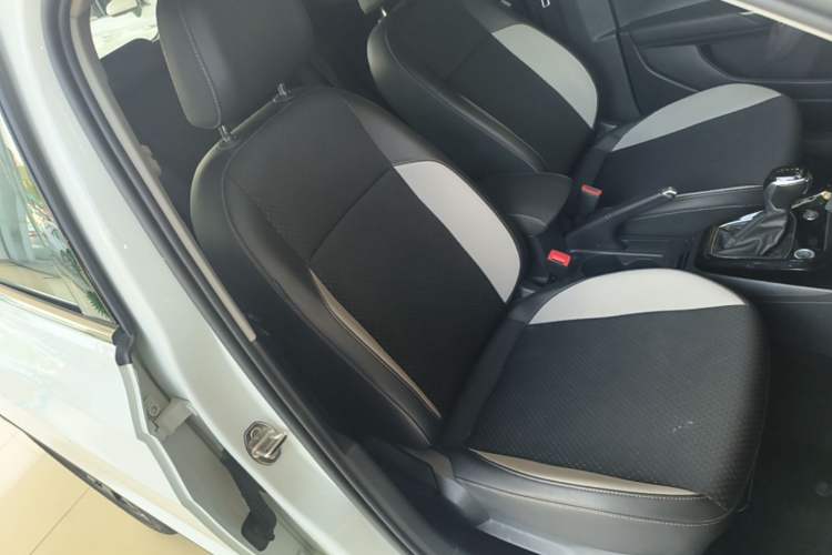 Used Volkswagen Tacqua 2023 200TSI DSG Joy-Connect Edition Right Front Seat