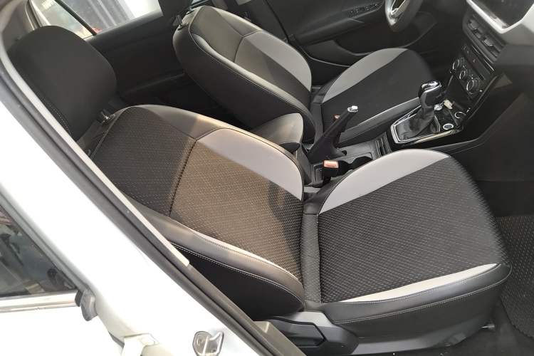 Used Volkswagen Tacqua 2023 200TSI DSG Joy-Connect Edition Right Front Seat