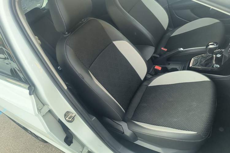 Used Volkswagen Tacqua 2023 200TSI DSG Joy-Connect Edition Right Front Seat
