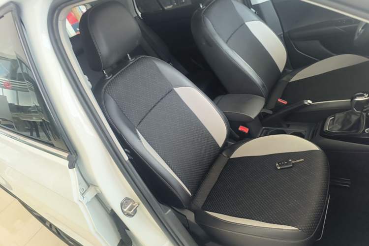 Used Volkswagen Tacqua 2023 200TSI DSG Joy-Connect Edition Right Front Seat