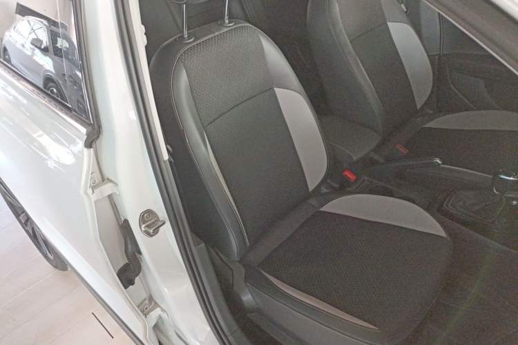Used Volkswagen Tacqua 2023 200TSI DSG Joy-Connect Edition Right Front Seat