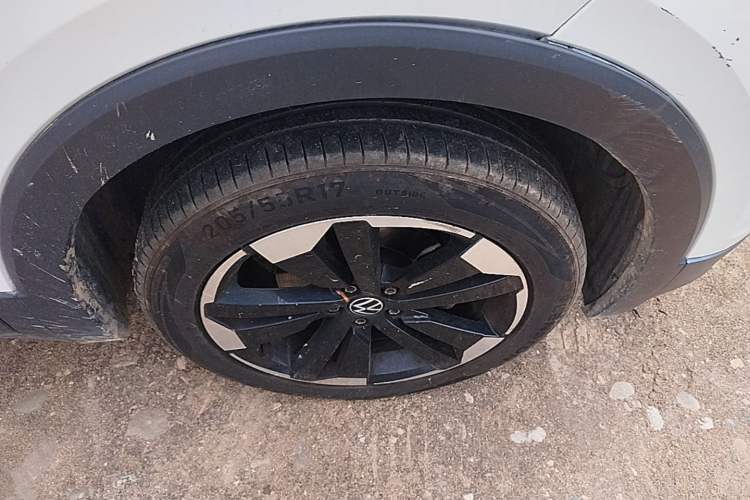 Used Volkswagen Tacqua 2023 200TSI DSG Joy-Connect Edition Right Front Wheel Hub