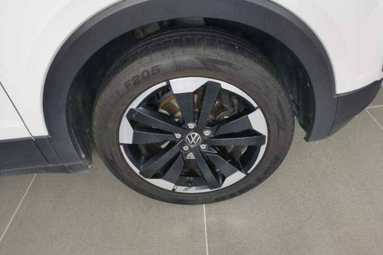 Used Volkswagen Tacqua 2023 200TSI DSG Joy-Connect Edition Right Front Wheel Hub