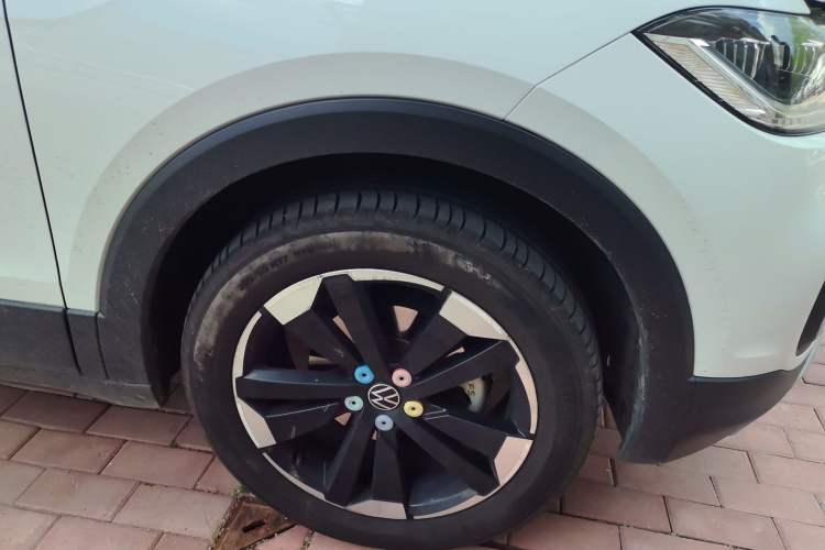 Used Volkswagen Tacqua 2023 200TSI DSG Joy-Connect Edition Right Front Wheel Hub