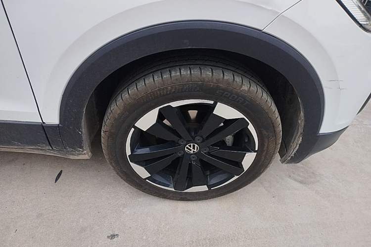 Used Volkswagen Tacqua 2023 200TSI DSG Joy-Connect Edition Right Front Wheel Hub