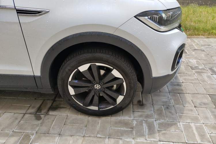 Used Volkswagen Tacqua 2023 200TSI DSG Joy-Connect Edition Right Front Wheel Hub