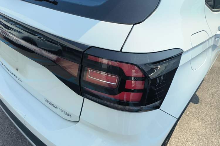 Used Volkswagen Tacqua 2023 200TSI DSG Joy-Connect Edition Right Rear Taillight