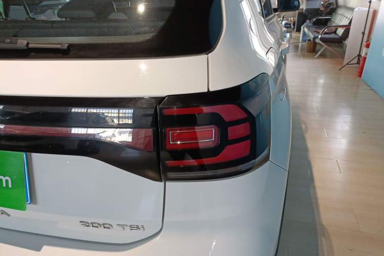 Used Volkswagen Tacqua 2023 200TSI DSG Joy-Connect Edition Right Rear Taillight