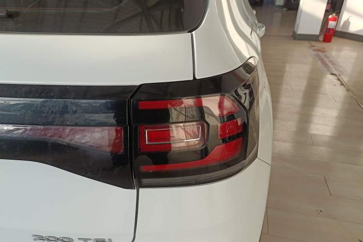 Used Volkswagen Tacqua 2023 200TSI DSG Joy-Connect Edition Right Rear Taillight