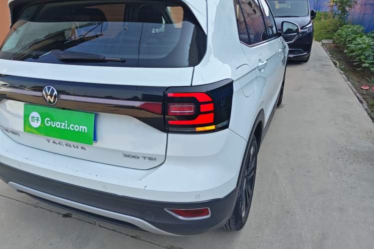 Used Volkswagen Tacqua 2023 200TSI DSG Joy-Connect Edition Right Rear Taillight