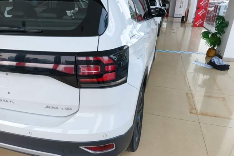 Used Volkswagen Tacqua 2023 200TSI DSG Joy-Connect Edition Right Rear Taillight