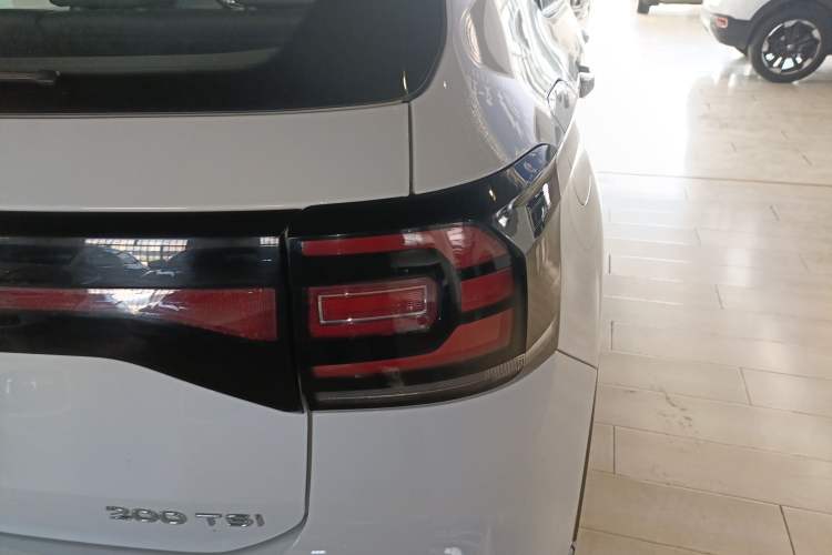 Used Volkswagen Tacqua 2023 200TSI DSG Joy-Connect Edition Right Rear Taillight