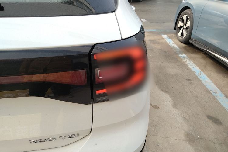 Used Volkswagen Tacqua 2023 200TSI DSG Joy-Connect Edition Right Rear Taillight